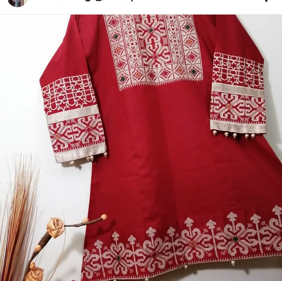 Extremely beautiful kurta for girls in red - Picture 2 of 3